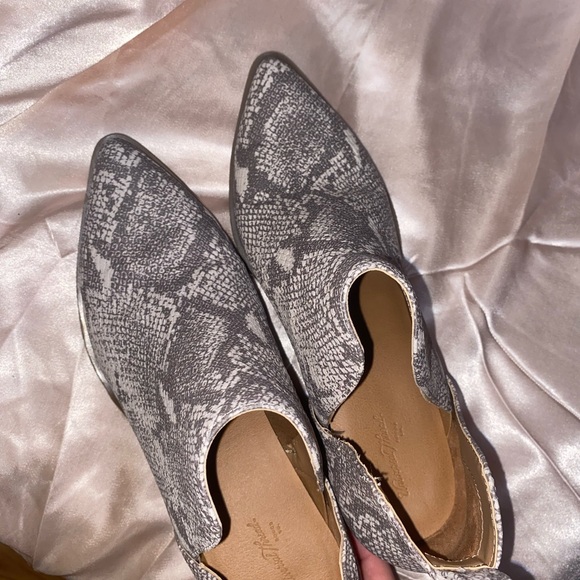 booties - Picture 2 of 3